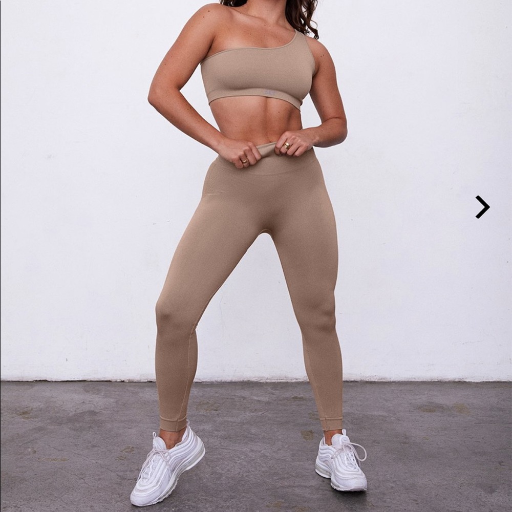 SET active leggings in sand